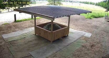 Heuraufe HUGE 2x2m mit Dach 5x5m + Dachpappe und Unterspannbahn - MeineHeuraufe